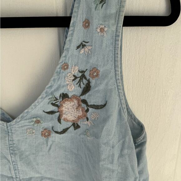 American Eagle light wash chambray boho embroidered fringe crop top size large - Picture 4 of 7